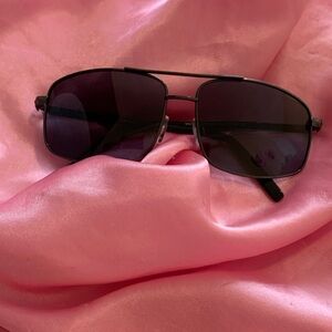 Black solo polarized sunglasses